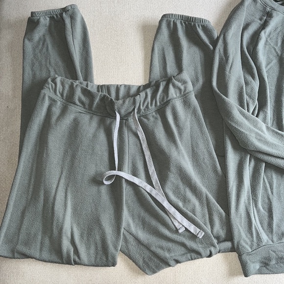 Project Social T Sweatpants & Sweatshirt - Picture 2 of 4